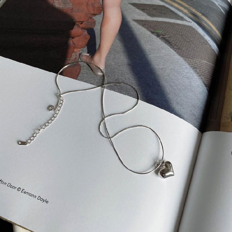 Stylish Metal Heart Pendant Necklace Multifuntional Jewelry Metal Texture Suitable for Everyday Wear and Parties