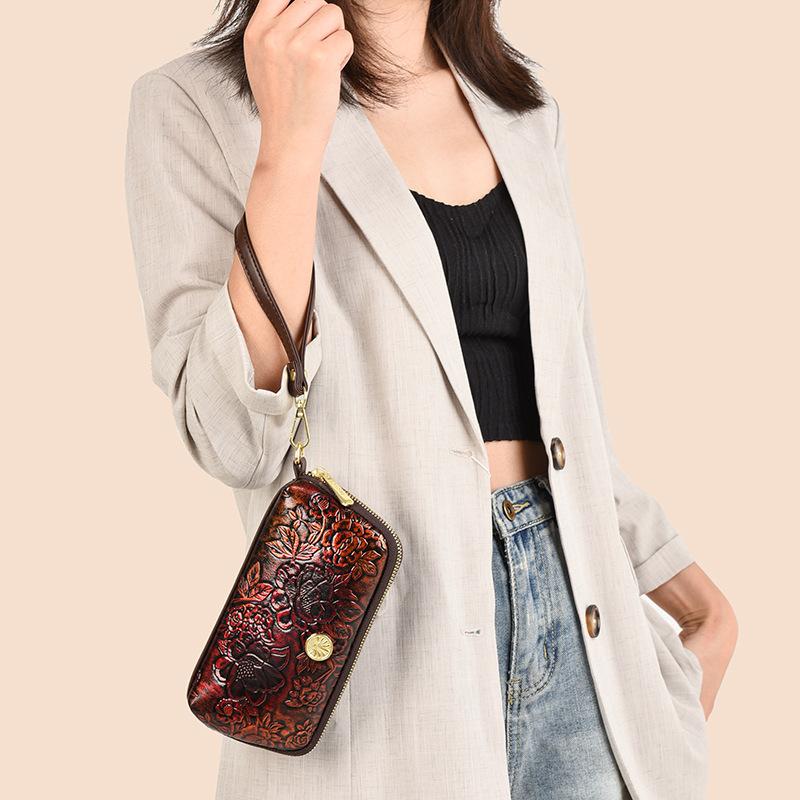 Elegant Embossed Floral Zipper Wallet for Women – Vintage Clutch with Gold Accent