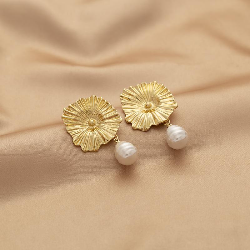 Metal Flower Pendant for Women Retro Elegant Simple Mosquito Coil Ear Clip Without Ear Holes