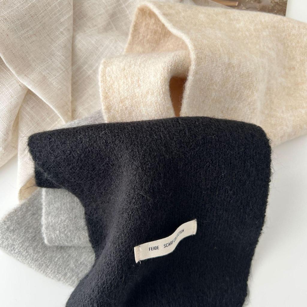 Ins Contrast Color Scarf: Women's Autumn/Winter Neck Protection, Cute Korean Style, Warm Knitted, All-Match Decorative Scarf.
