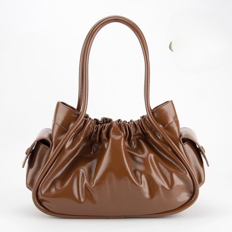 Stilvolle einseitige Umhängetasche mit Wolkenfalten, einzigartigem Design und einer Handtasche für Damen im Hongkong-Stil