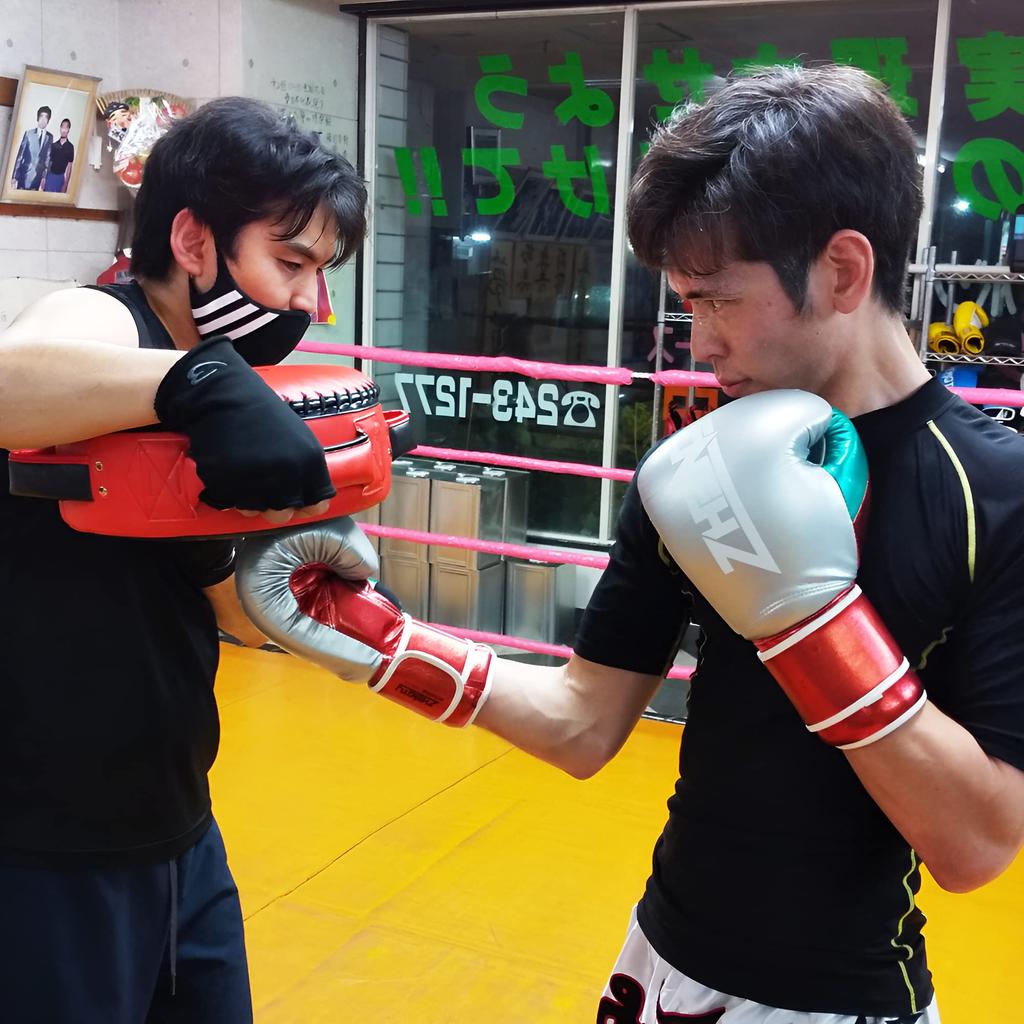 ZHENGTU Kick and Punching Mitts for Boxing by RIZIN Current CFFC Flyweight Champion and 5th DEEP Flyweight Champion Boxing and Punching Gloves for