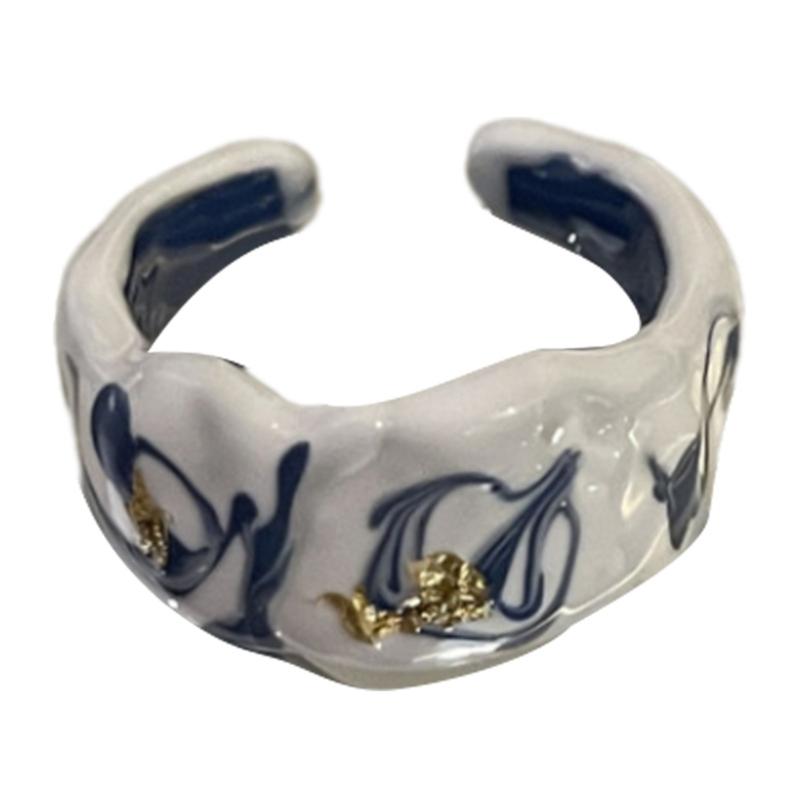 

Унікальна керамічна прикраса - відкрита каблучка з унікальною глазур ю з золотою фольгою та художнім покриттям краплями олії, для модних жінок, унікальний подарунок на фестиваль