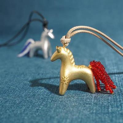Collana con Ciondolo Lungo Cavallino di Lusso Autunno/Inverno - Catena per Maglione Regolabile da Donna