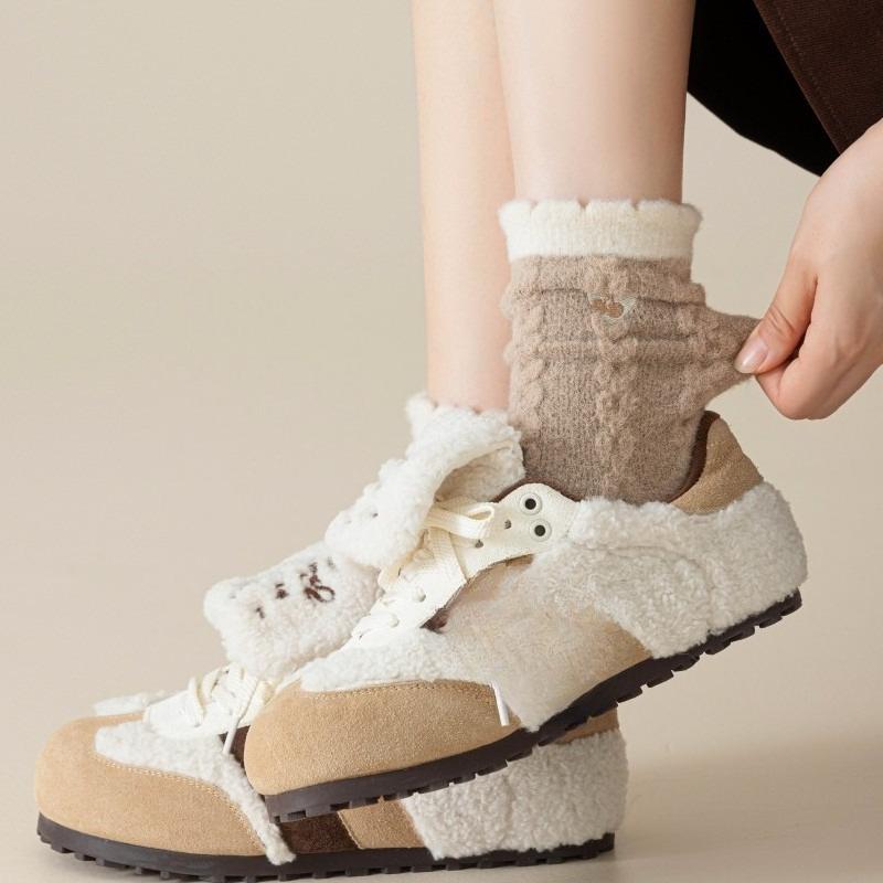Thick and Warm Mid-calf Plush Socks for Autumn and Winter. Fluffy and Cute Embroidered Heart-shaped Winter Women's Socks