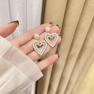 Brincos Coração Amor Zircônia Feminino Design Luxo Leve Pino Prata Brincos Confortáveis Elegantes