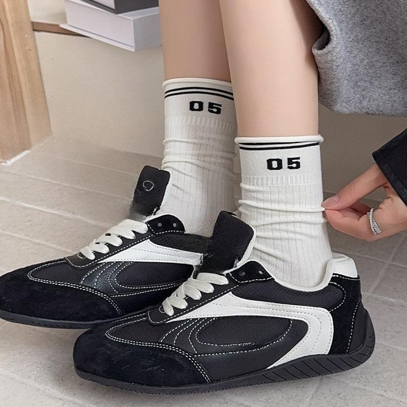 Striped Socks for Women's Autumn and Winter Mid-calf Socks, Sweat-absorbing and Odor-proof, with Rolled Edges and Boneless College Style Sports Socks