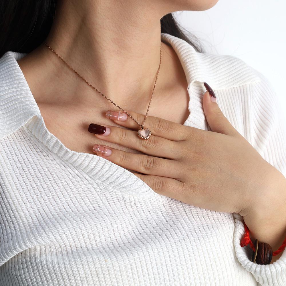 French Retro Lace Cat's Eye Heart Necklace - Versatile Titanium Steel Clavicle Chain for Women