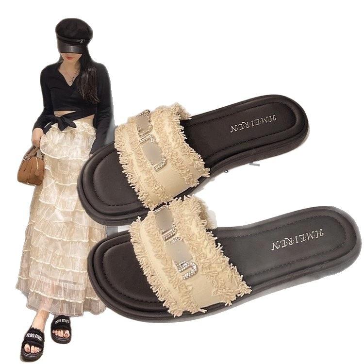 French slippers women's summer wear 2025 summer new Internet celebrity fashion rhinestone fragrant style one word flat beach sandals