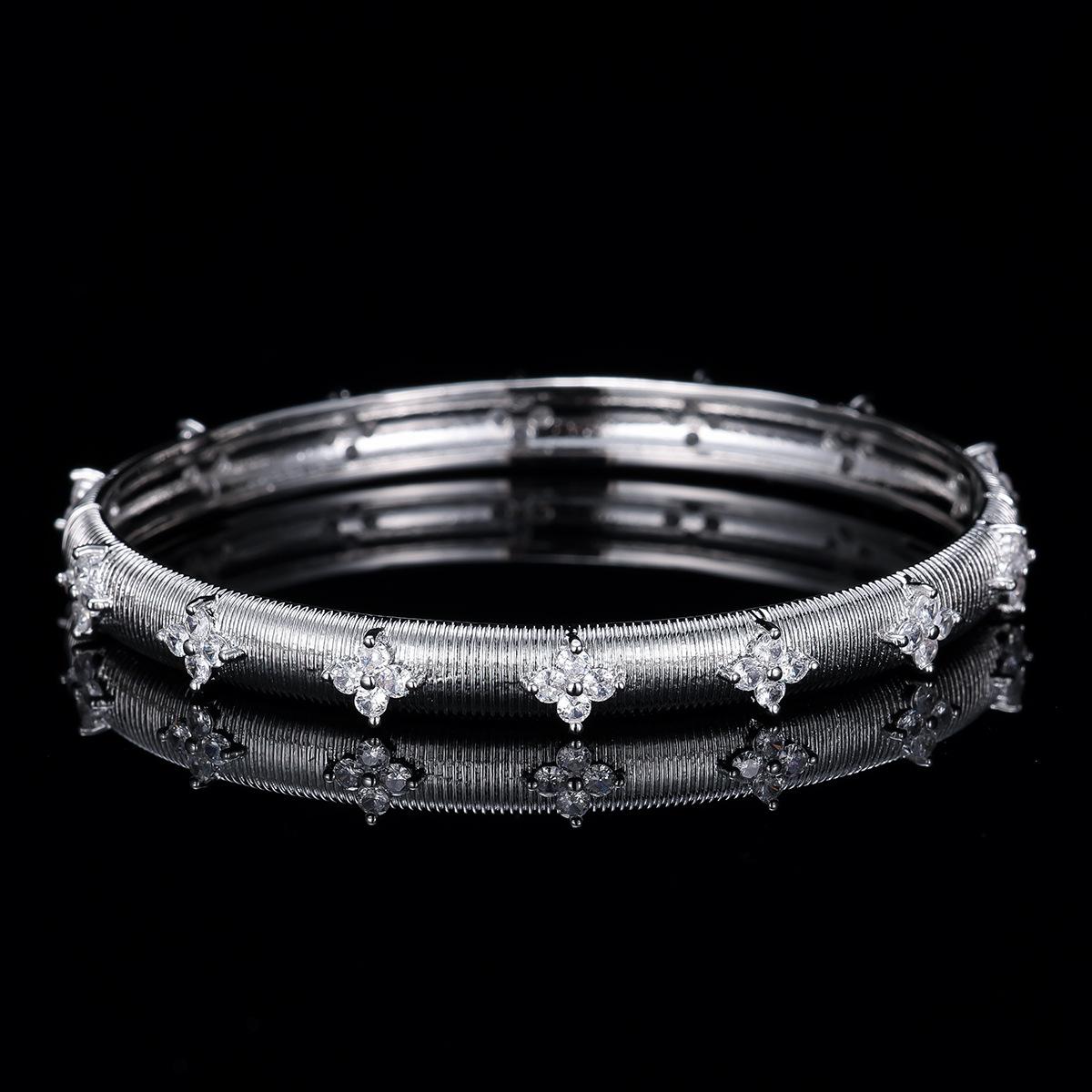 Korean Style Simple and Fashionable Small Fresh Four-leaf Clover Suitable for Daily Wear Bracelets for Women 17CM