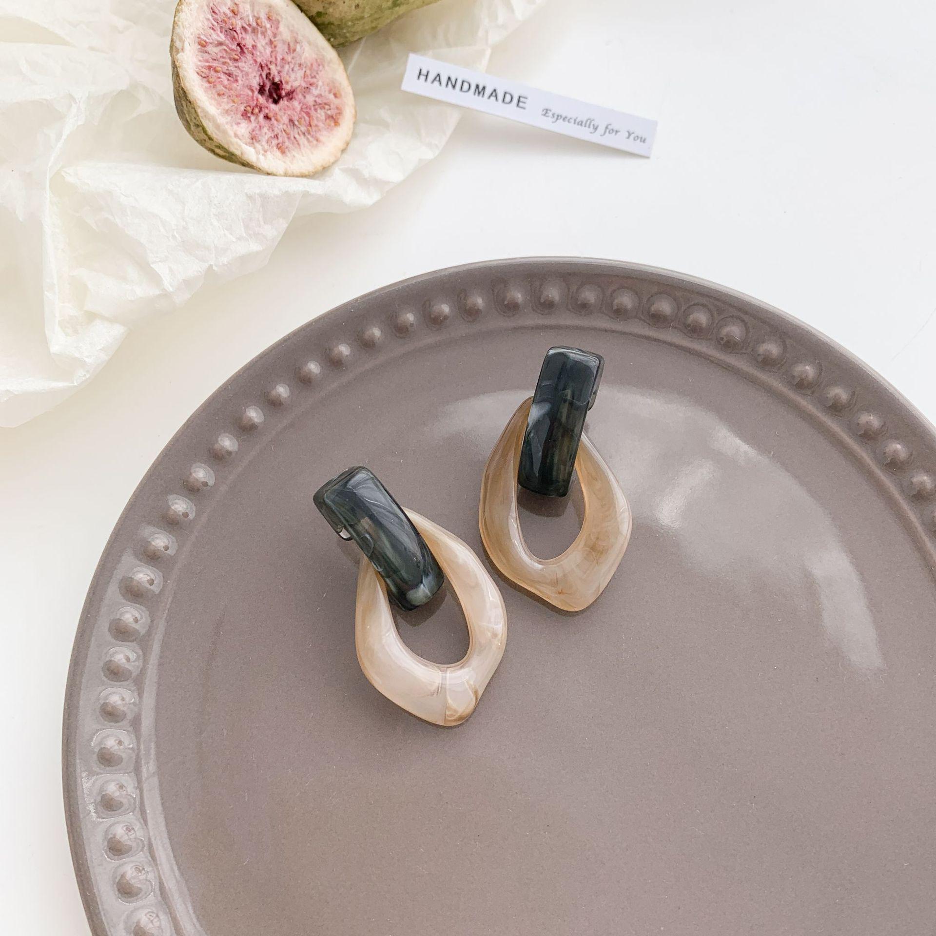 

Trendy Retro Resin Tree Earrings - Stylish Transparent Jewelry for Women