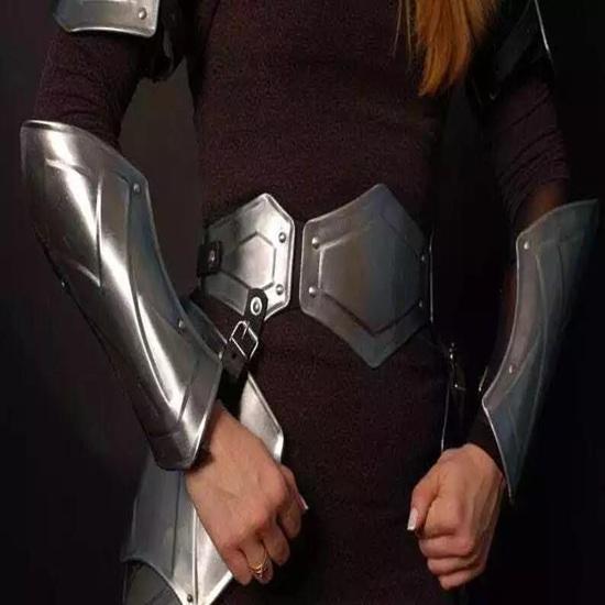 Prinzessin des Krieges Stahl-Damen-Rüstungsanzug Damen-Rüstungsanzug für Cosplay und Kostüm Ganzkörper-Damen-Rüstungsanzug
