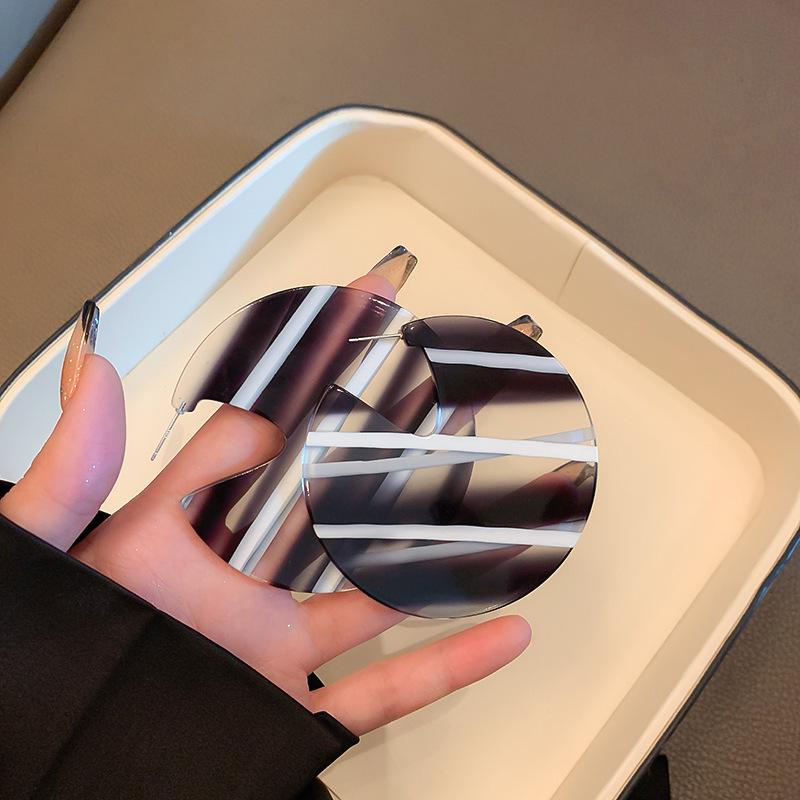 

Серьги-гвоздики «Геометрическая клетка» из серебряной иглы - Универсальные, модные гвоздики в стиле хай-энд и с уникальной индивидуальностью для женщин.