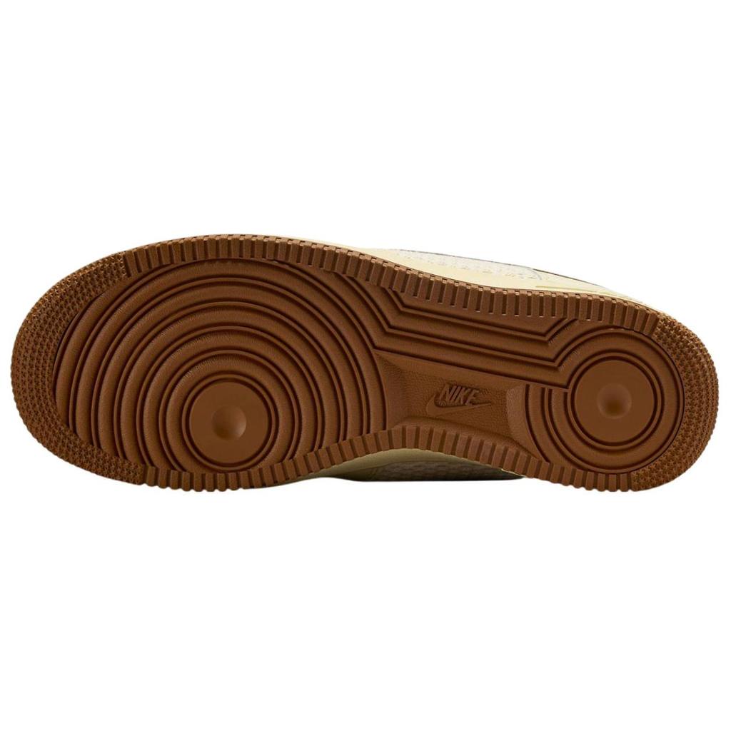 Nike Air Force 1 07 LV8 Kokosové mléko Světle britská hnědá Pánské tenisky Krémová Kaňonově zlatá IB7719-113
