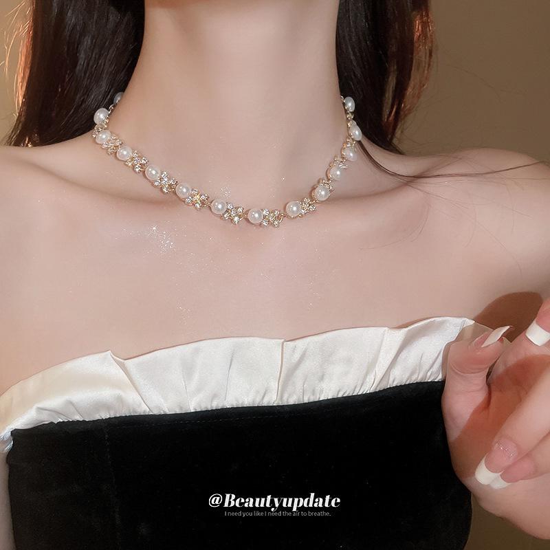 Zircon Flower Geometric Pearl Necklace: Elegant Light Luxury Collarbone Chain for Women