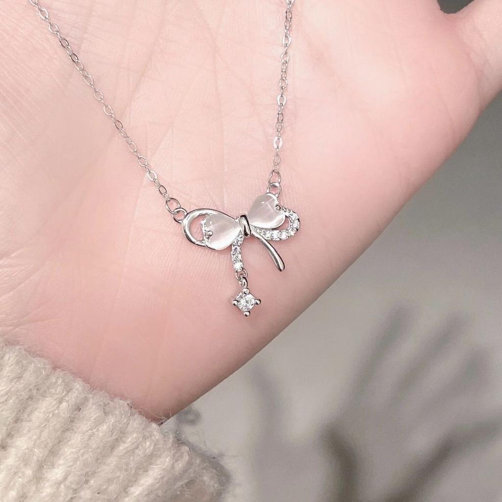 Female Heart-shaped Collarbone Bow Necklace
