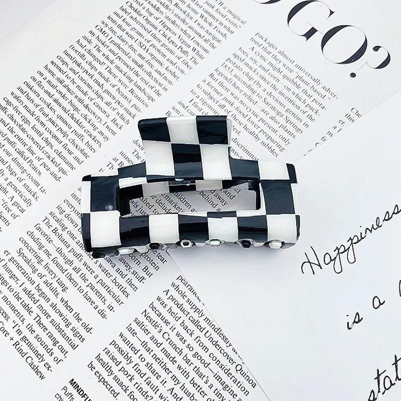 Neu eingetroffen: Modische, 8 cm große, rechteckige Haarspange mit Karomuster aus Acryl für dickes Haar – Haifisch-Haarspange