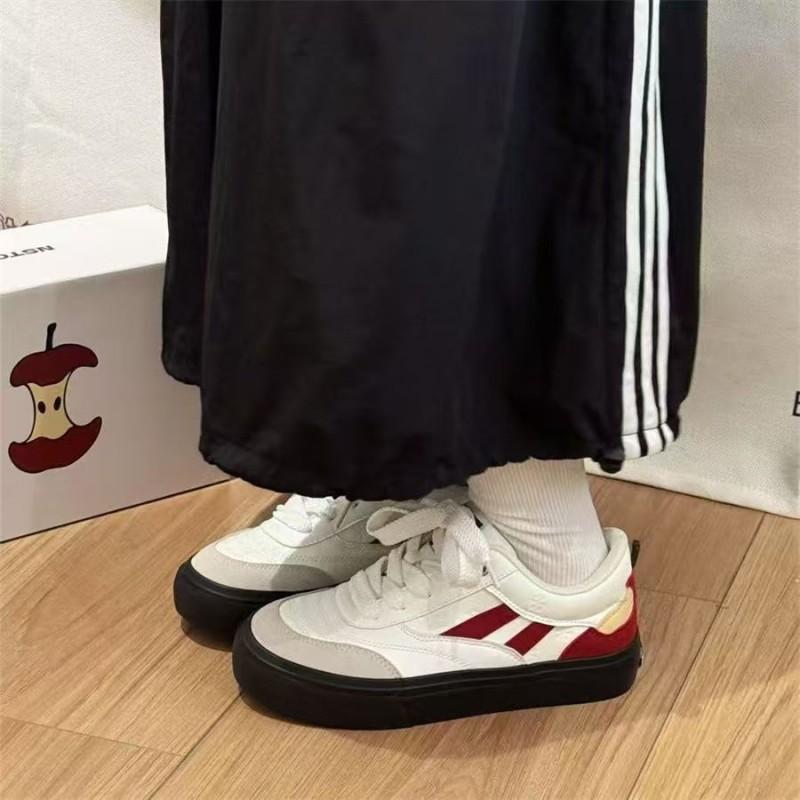 

Осенние и зимние белые туфли женские универсальные шикарные нишевые туфли детские 2025 новые спортивные и повседневные туфли с широкими штанинами 35