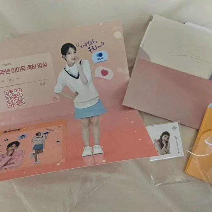 

Iu 2022 Concert Golden Hour Pre-order Benefit