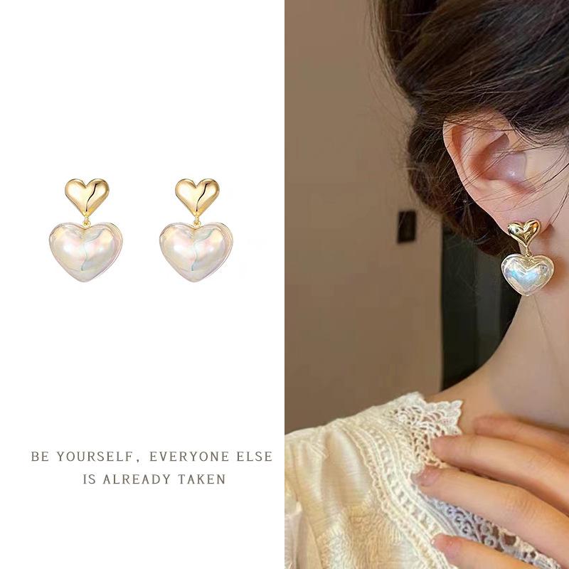 French Retro Pearl Clip-On Earrings: Mosquito Coil Design, Hong Kong Niche Style, No Piercing Needed, Women's High-End Fashion Accessories.