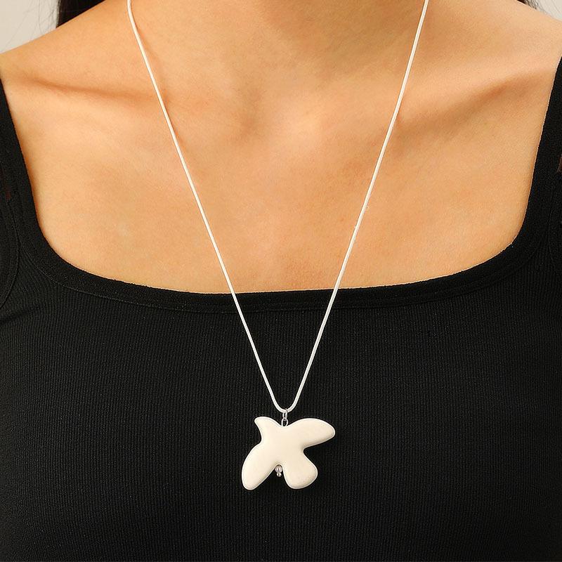 Exquisite weiße Keramik Friedenstaube Halskette für Damen Vintage Taubenanhänger Pulloverkette Party Schmuck Accessoires Geschenk