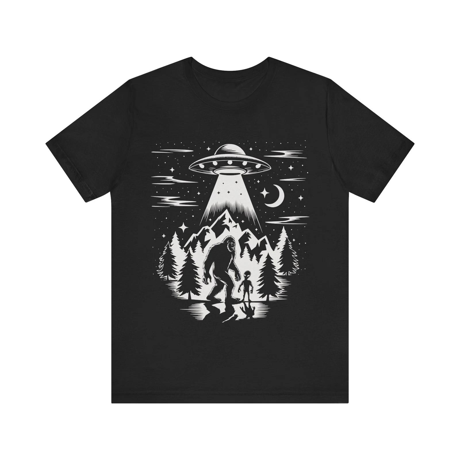 

Bigfoot and Alien UFO Night Scene Graphic Art Design T-Shirt L