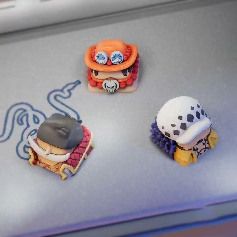 Figurka One Piece Trafalgar D. Zákon o vodě Edward Newgate DIY Keycap Roztomilý Kreslený Kříž Mechanická Klávesnice ESC Základní Keycap Dárek