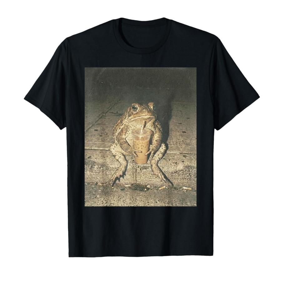 

Funny Toad Drinking Iced Coffee Goblincore Meme T-shirt For Men Women 100% Cotton T Shirts Short Sleeve Tops 0206-1 - Men s S... S разноцветный