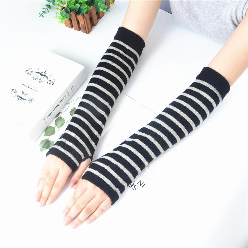 Spring and Autumn Outdoor Sun Protection, Dark and Fashionable Korean Version Striped Sleeve, Knitted Finger Hole Arm Cover.