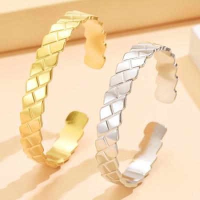 18 Karat Gold Europäischer Stil Geometrisches Edelstahlarmband für Damen