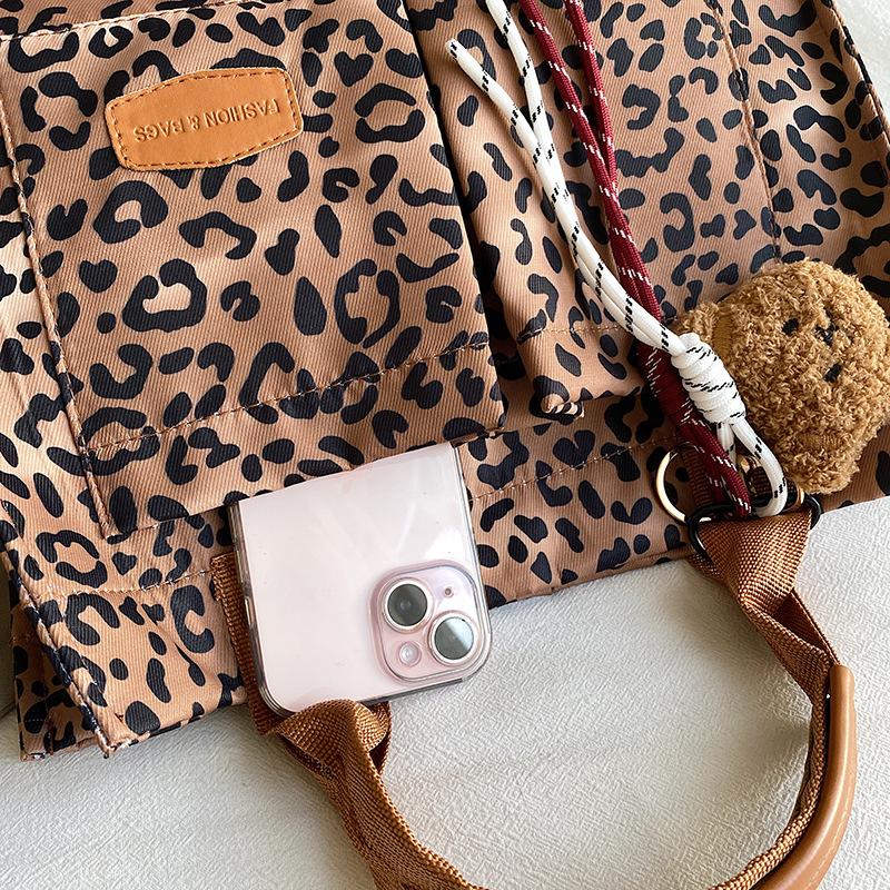 Leopard print bag women's tote bag new large-capacity autumn and winter portable shoulder messenger casual commuter bag
