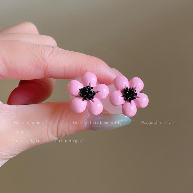 Silver needle color spray paint flower stud earrings simple, small and versatile high-end earrings fashionable small fresh and sweet earrings