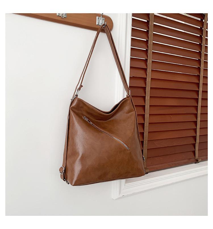 

Fashion Simple Large Capacity Winter Commuter Shoulder Bag Pu Material Urban Minimalist Style коричневий