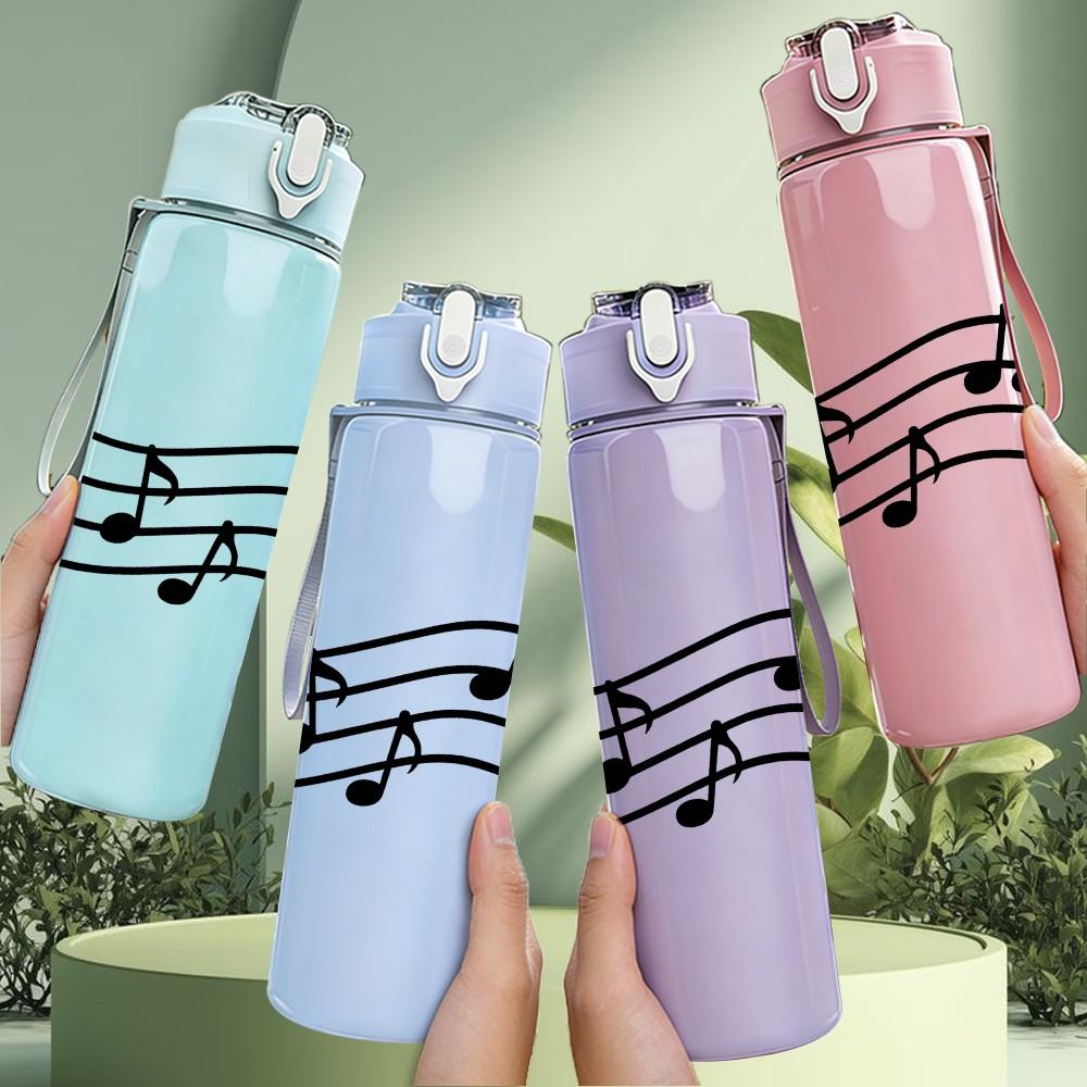 1PC Musical Notes Pattern 750ml Color Plastic Sports Water Bottle Leakproof Flip Straw Lid Suitable for Sports Office Home Use