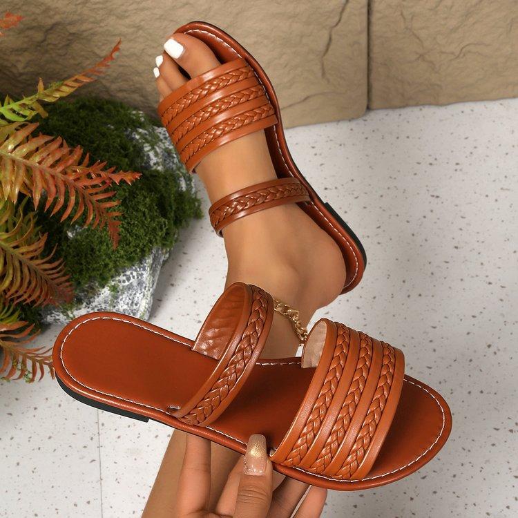 Large size flat-bottomed slippers women's spring and summer new fashion lightweight solid color woven outer wear beach cool slippers