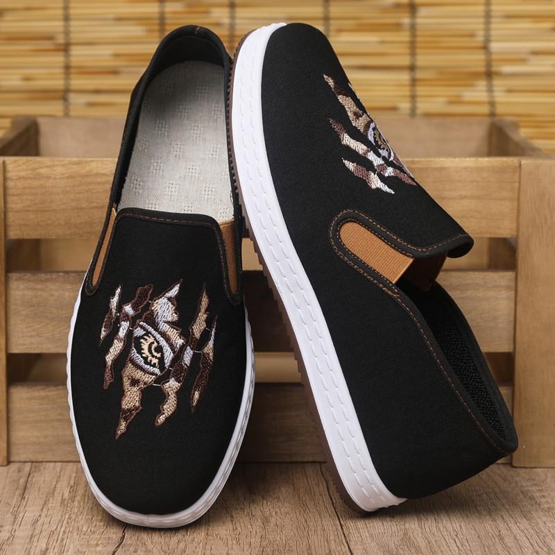 

Мода 2025 Новые этнические вышитые туфли из ткани Старого Пекина, Летние мужские парусиновые туфли на одной педали, дышащие 39