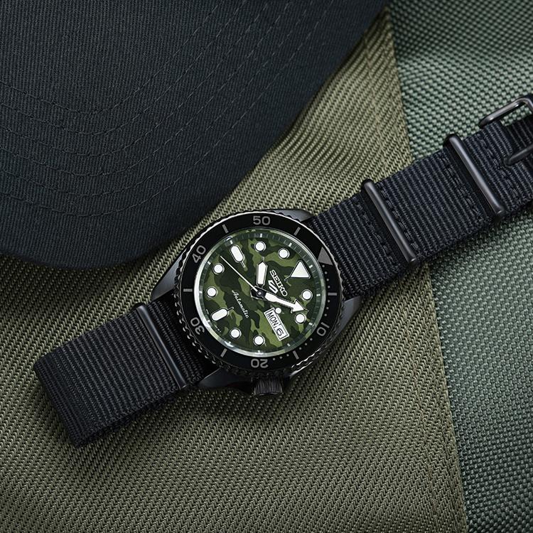Seiko 5 Series Trendy Street Skateboard Solar Mechanical Movement Nylon Strap Watch Men watches Green SRPJ37K1