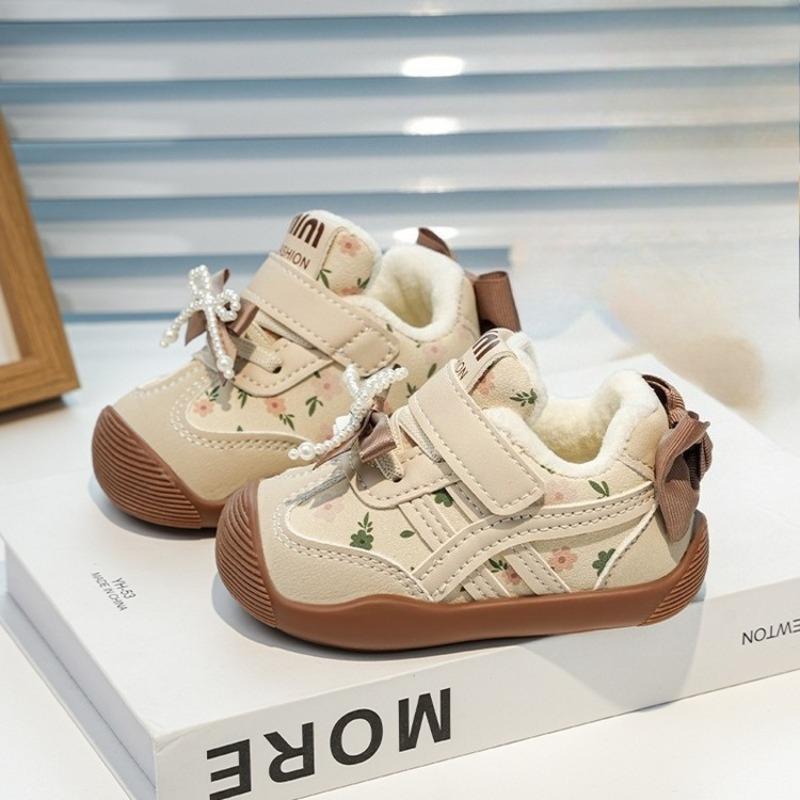 

Winter Baby Girls Walking Shoes (0-3 Years), Infant Bow Shoes, Girls Princess Boots, Warm Children s Fleece-Lined Shoes. 26