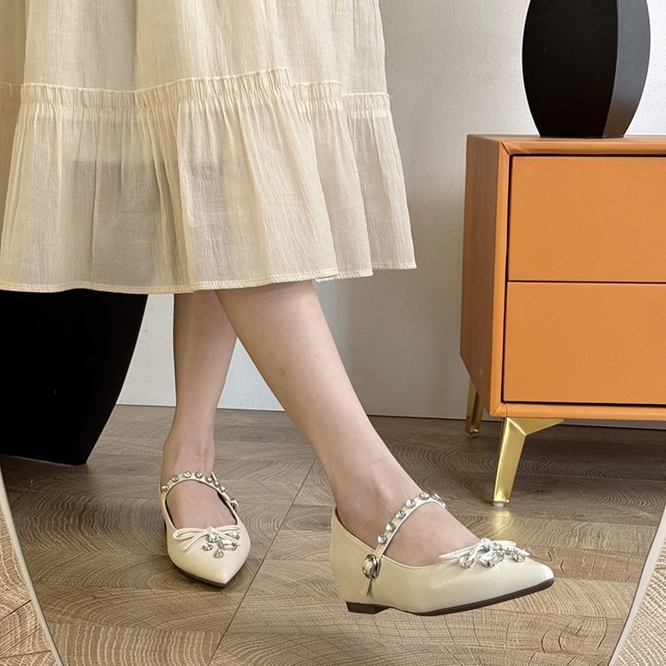 

Pointed single shoes women s 2025 spring new fashion French rhinestone one-word strap evening height increase shallow flat shoes 40