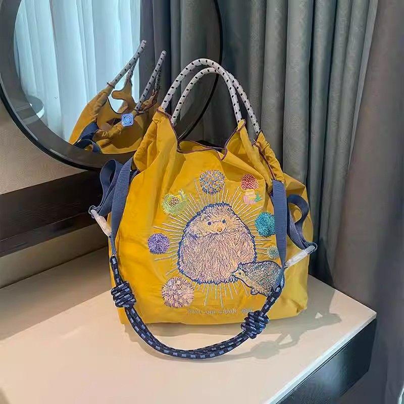 

Универсальная вышитая сумка-шоппер с ежиком - Большая вместимость, ручная/на плечо/кроссбоди, водонепроницаемая сумка-тоут M