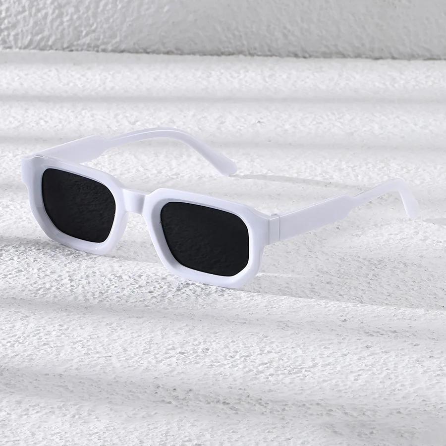 Retro Women's Small Frame Square Sunglasses UV400 Protection Fashion Street Photography Sun Glasses for Men and Women