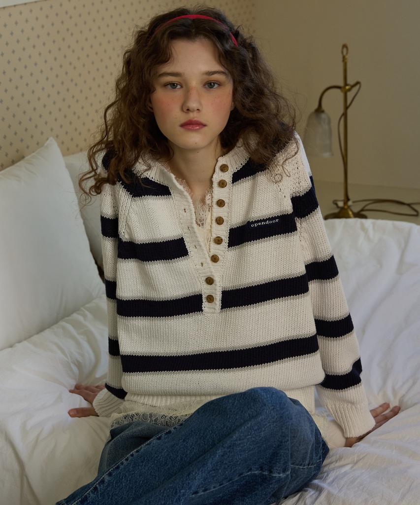 Opeundoeoseutyudio Latte Stripe Knit Navy