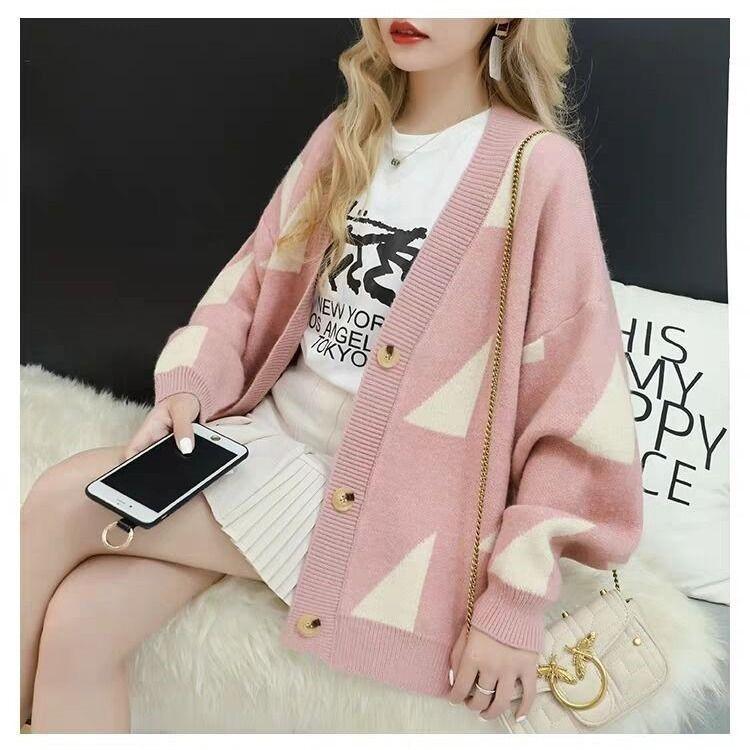 

Autumn and winter fashionable versatile green rhombus v-neck knitted sweater loose and lazy European and American casual contrasting sweater jacket 49-172 (average size) рожевий