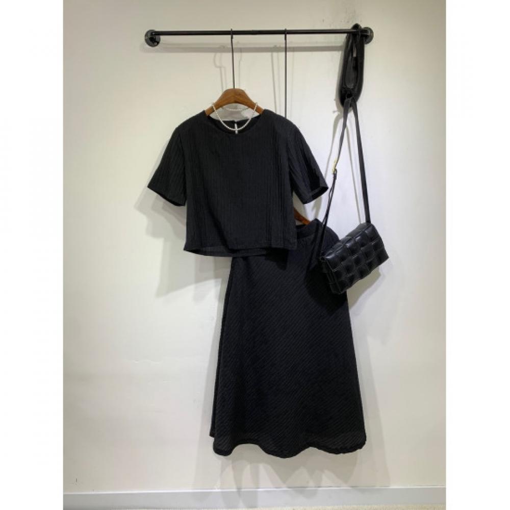C S In The Room pleatS Crop Short Sleeve blouSe baCk bandIng Flare Long Skirt 2C