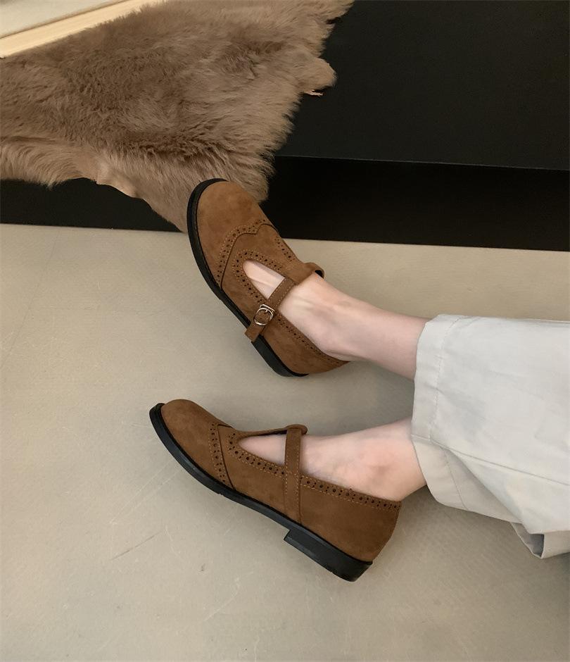 

Retro round head T word Mary Jane single shoes women s velvet 2025 spring and autumn models Brock small leather shoes loafers 39 светло-коричневого