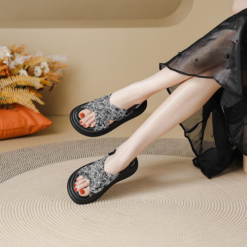National style sandals women's platform new Chinese style summer new retro round head muffin bottom ethnic style outdoor wear beach shoes