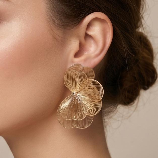 European & American Stylish Irregular Flower Stud Earrings for Women's Elegant Personality