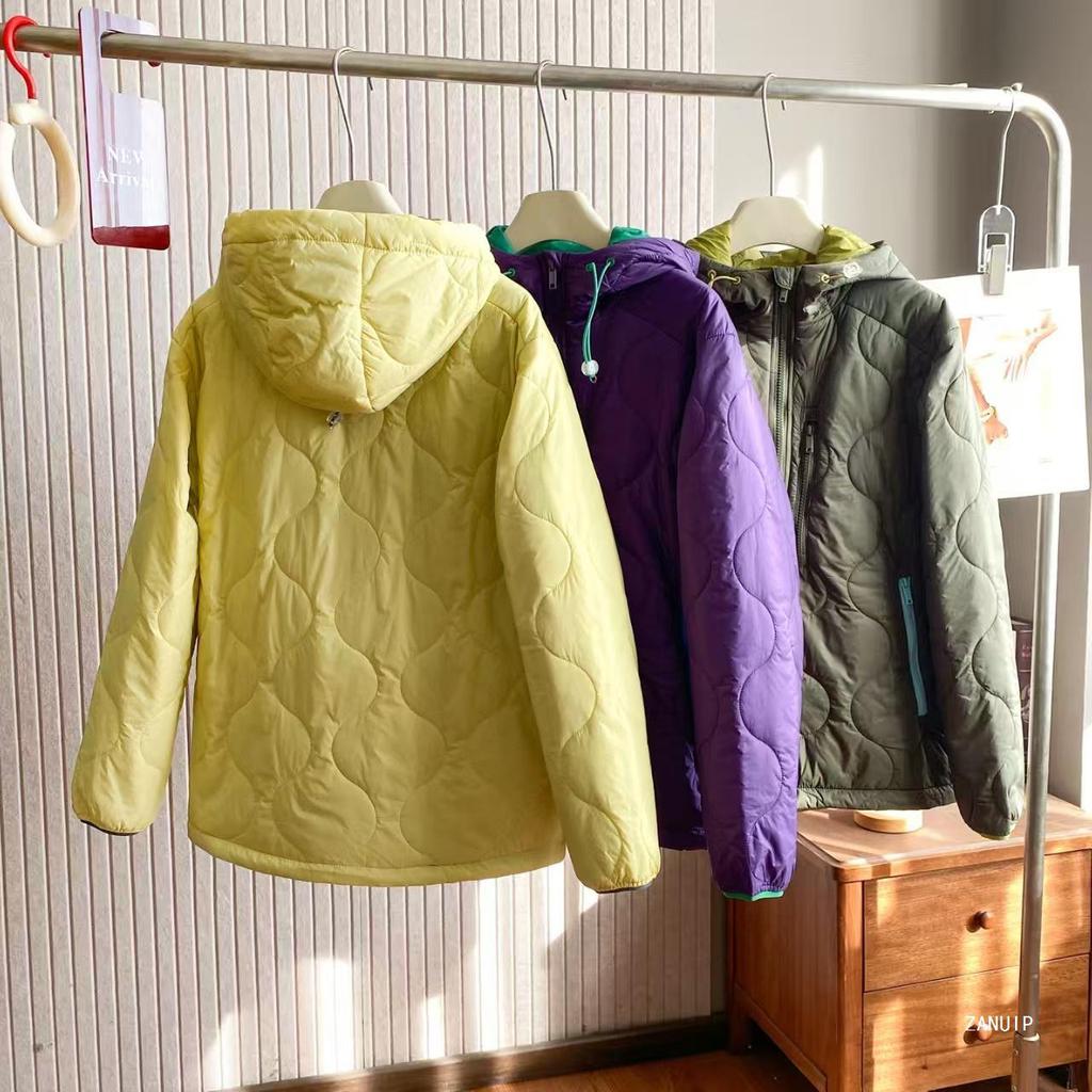 Herbst/Winter 2025: Leichte Baumwolljacke für Damen und Herren in Lila-Gelb mit Farbblock-Design – Bergstil, Stehkragen, lange Ärmel