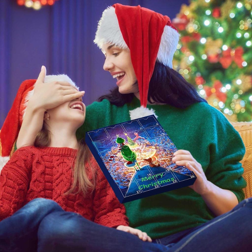 Vánoční adventní kalendář obsahuje 24 dárků, vánoční roztomilý 2D figurkový panáček adventní kalendář, vánoční odpočítávací kalendář s překvapivými hračkami