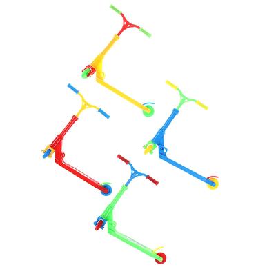 4Pcs Two Wheel Scooter Skateboards Model Interactive Educational Toys Folding Scooters Birthday Kindergarden Decorations
